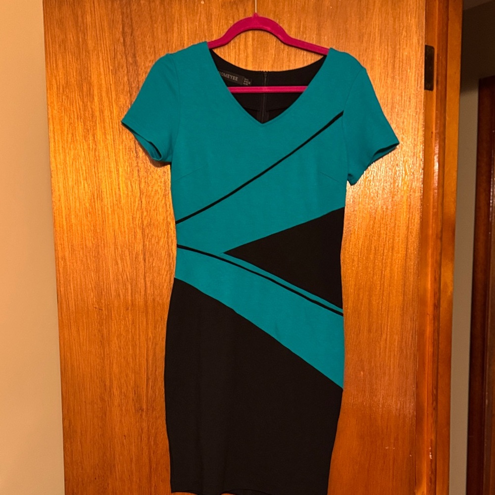 Homeyee Teal and Black Colorblock V-Neck Sheath Dress